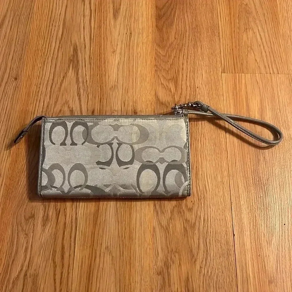 Coach Wristlet - Picture 2 of 6